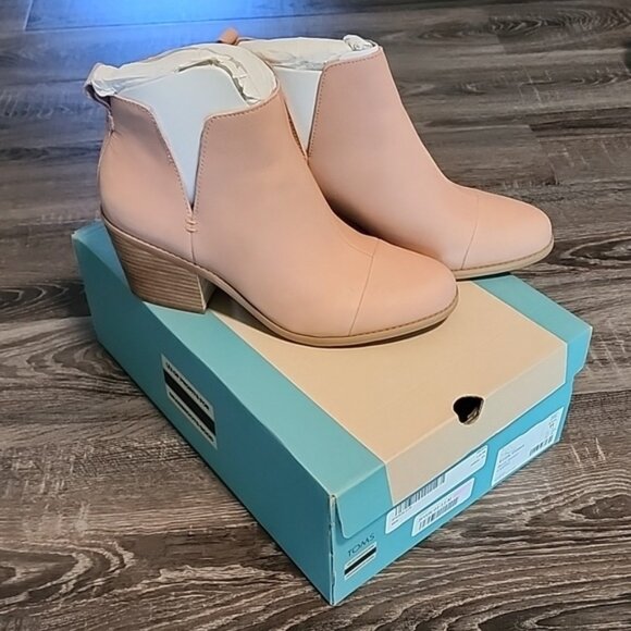 TOMS "Everly Cutout" Booties - Picture 2 of 9